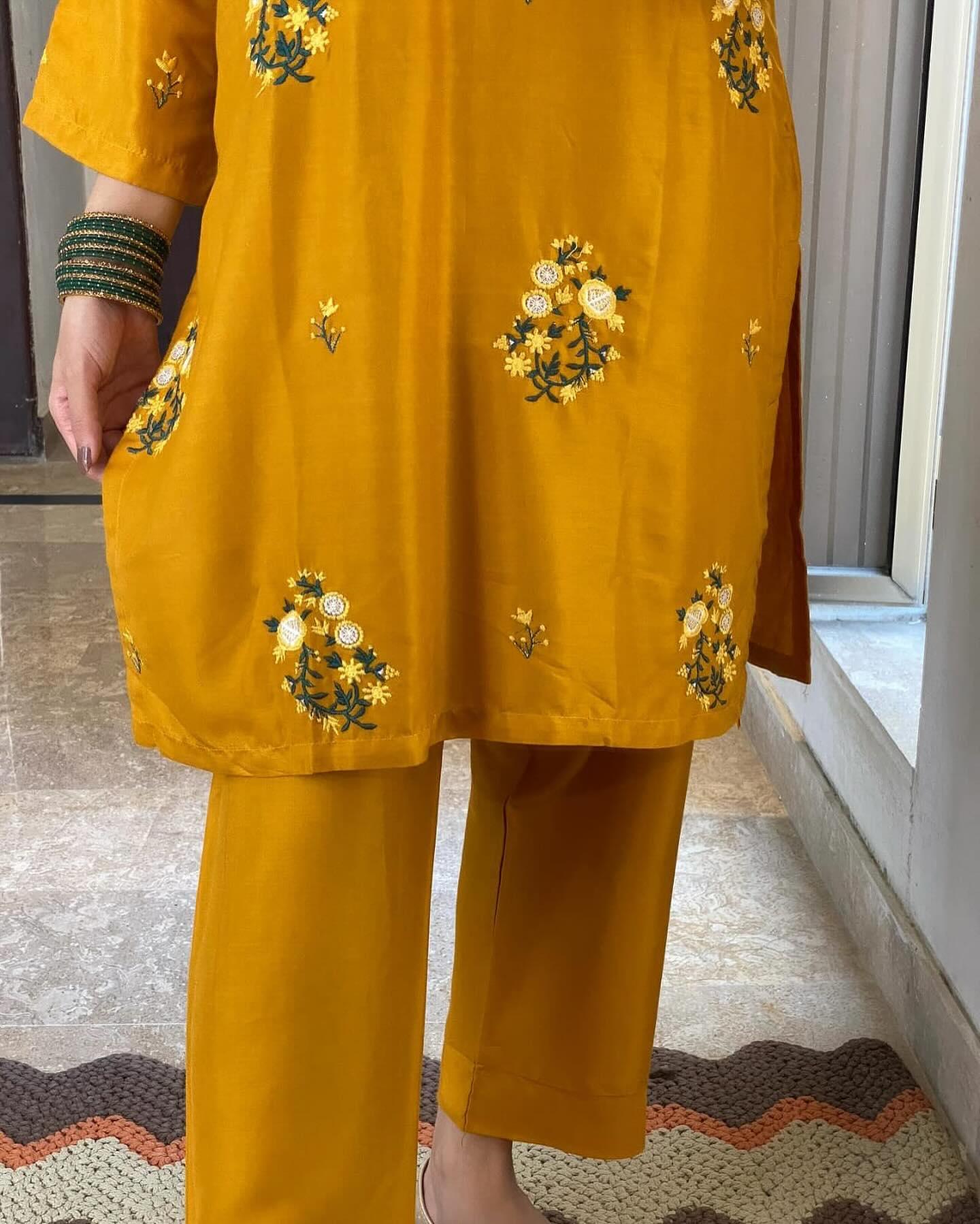 2 PIECE - TULIP EMBROIDERED SUIT - Alifneesaz