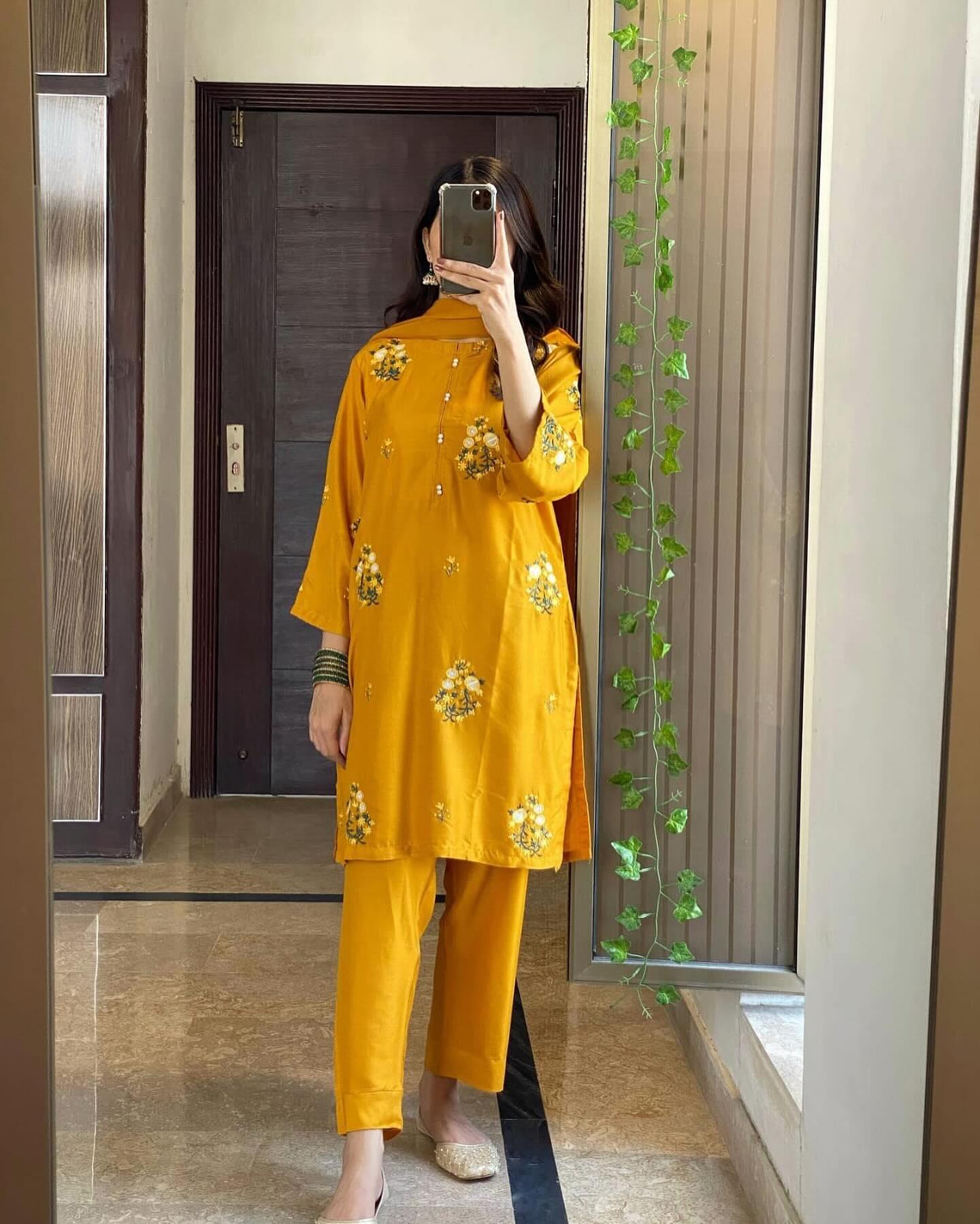 2 PIECE - TULIP EMBROIDERED SUIT - Alifneesaz