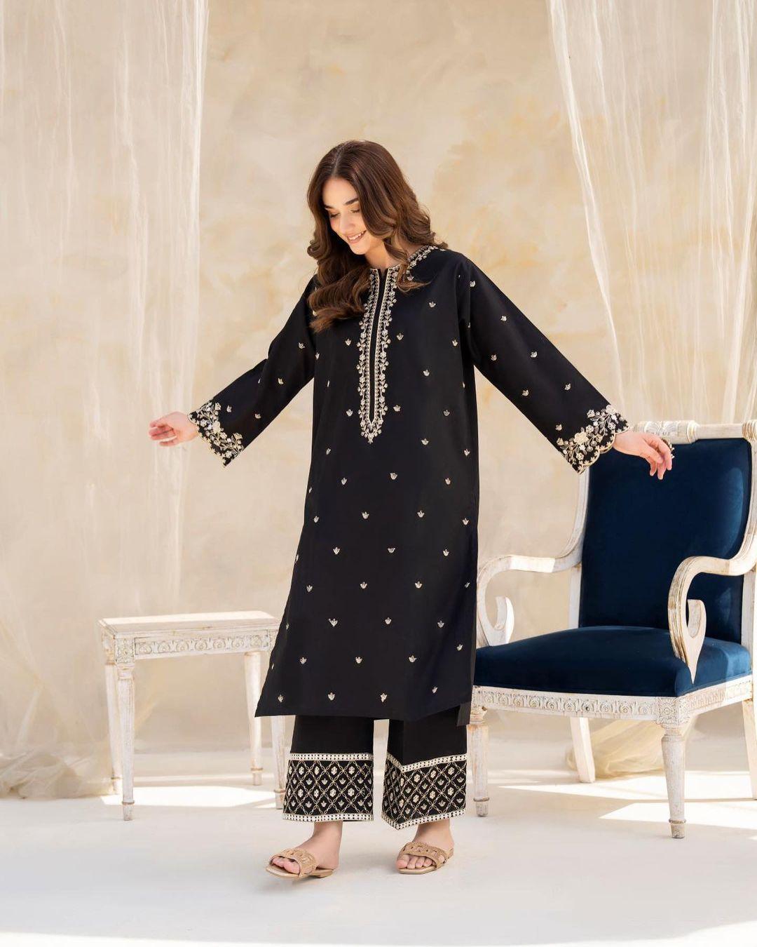 2 PIECE - BLACK HOOK EMBROIDERED SUIT